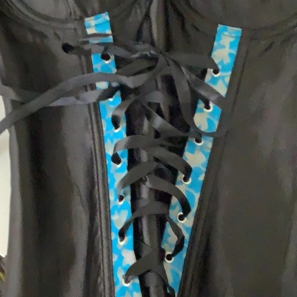 Vintage teal and black underwire padded cups with lace up corset & accessories - Picture 8 of 10